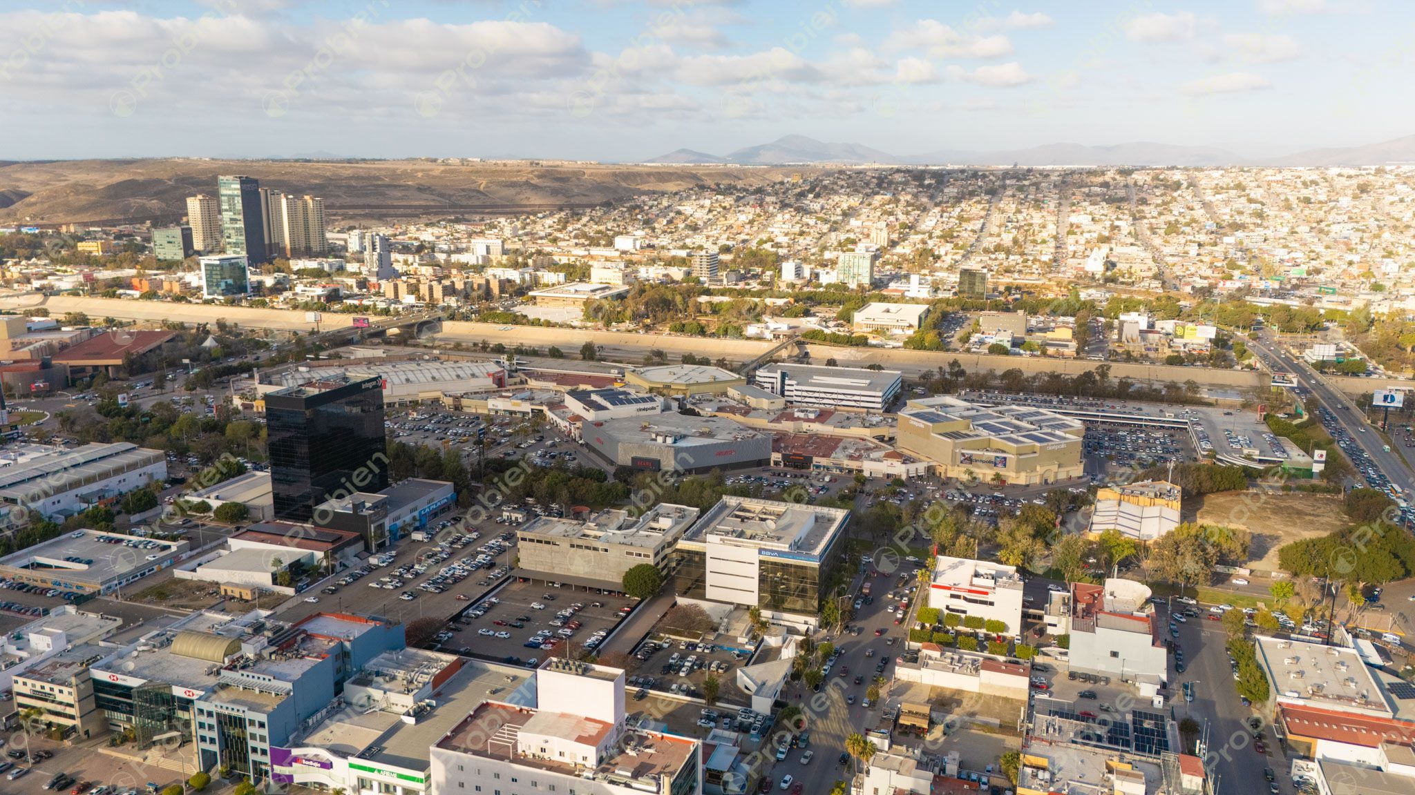 Renta de Terreno Comercial en Esquina de 927.37 m² Sobre Blvd. Cuauhtémoc Sur