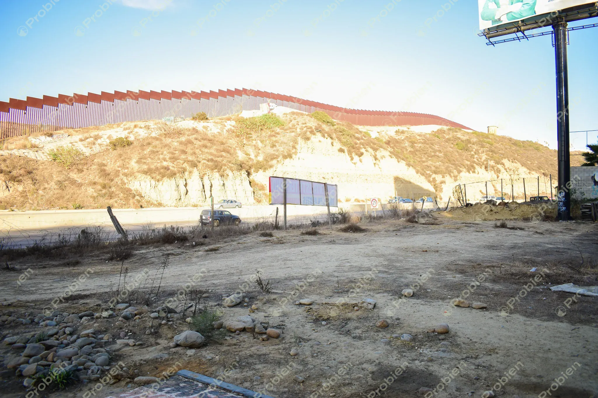 Renta de Terreno Comercial 4,000 m² en Calle Segunda, entre Playas de Tijuana y Col. Laureles